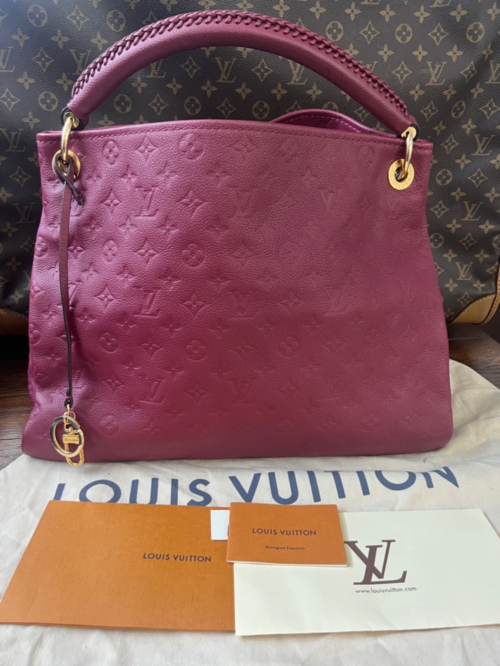 Louis Vuitton Deep Burgundy artsy empreinte